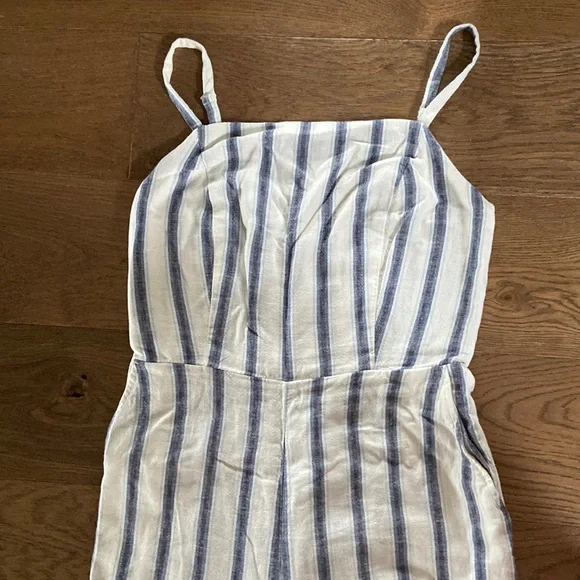 NWOT - Old Navy Women’s Strap Sleeve Jumpsuit - Picture 2 of 8